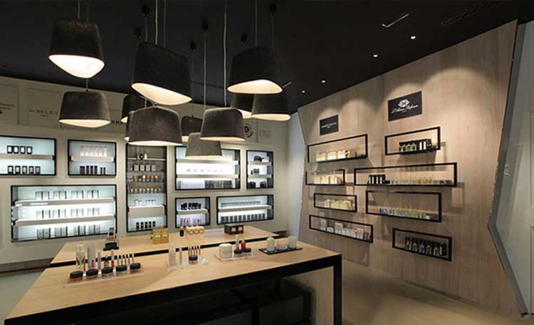 طراحی دکوراسیون مغازه لوازم آرایشی